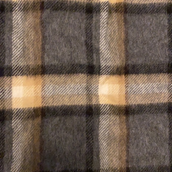 100% cashmere scarf Neiman Marcus NWT - Picture 3 of 4